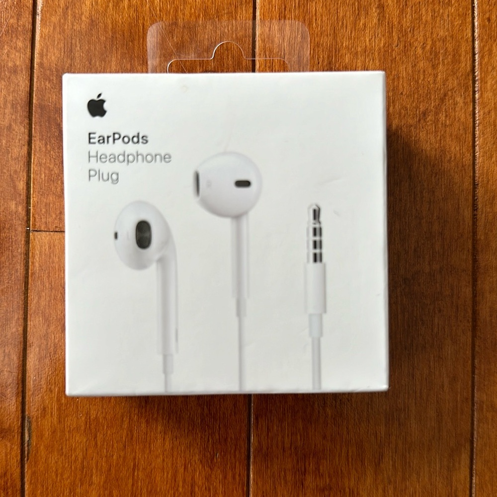 Apple Earpodss Headphone Plug
New in box
